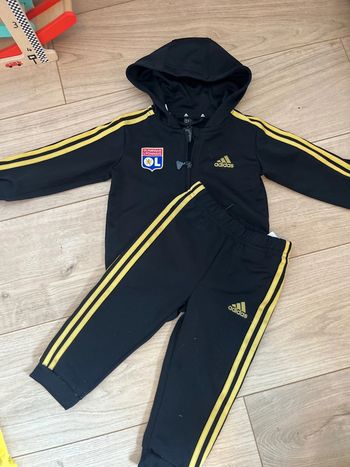 Survêtement adidas