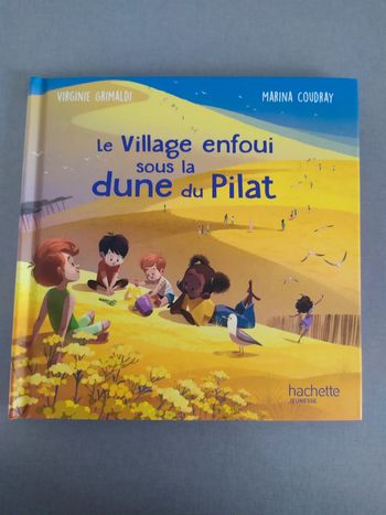 Le village enfoui sous la d'une du Pilat