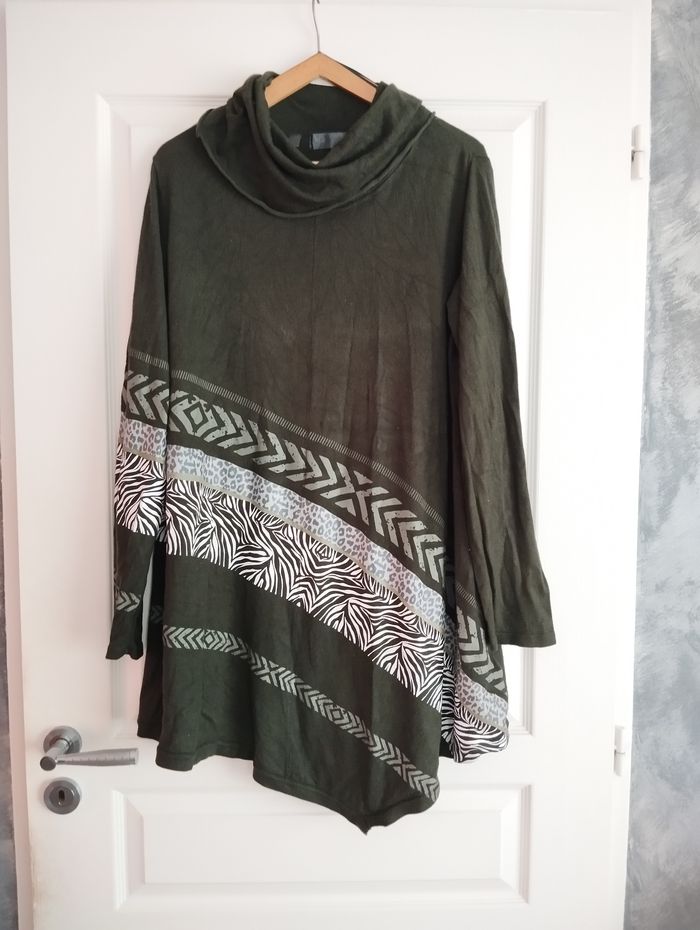 * Pull léger à col roulé vert et blanc T50-52 BPC collection
