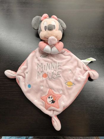 Doudou Minnie rose planète Disney baby