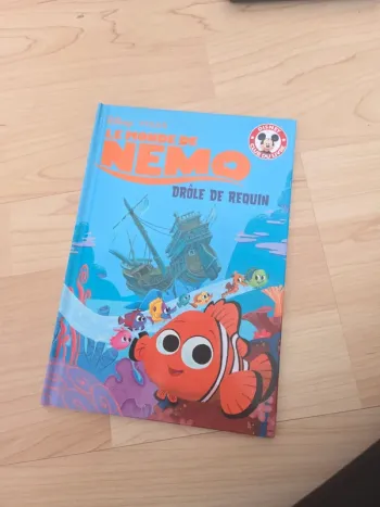 Livre disney le monde de nemo drôle de requin