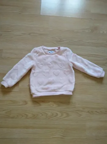 Pull rose. Cœurs. Chaud. Fille . Neuf. La Halle.
Taille 5 ans
