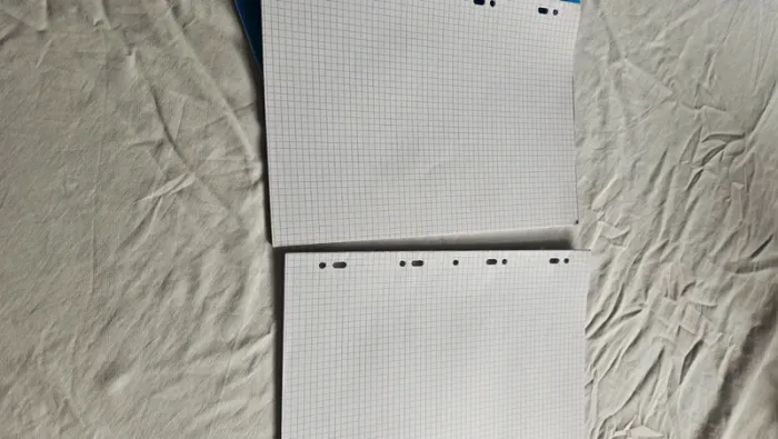 Lot fournitures scolaires - Cahier Clairefontaine + feuilles doubles petits carreaux - photo numéro 5