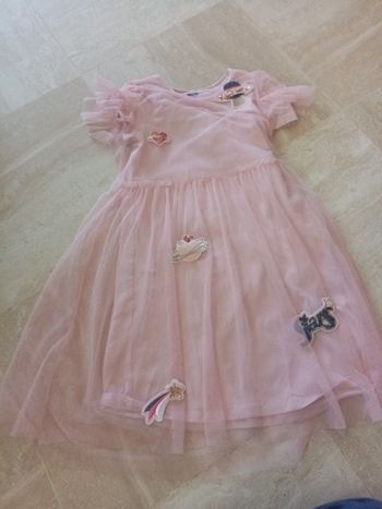 Robe à tulle et motifs à sequins