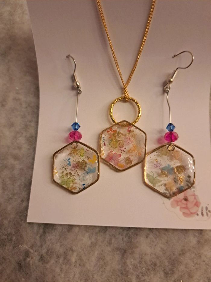 Boucles d'oreilles pendante avec pendentif assortie multicolore - photo numéro 5