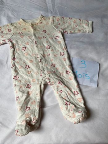 Pyjama 3 mois tacher