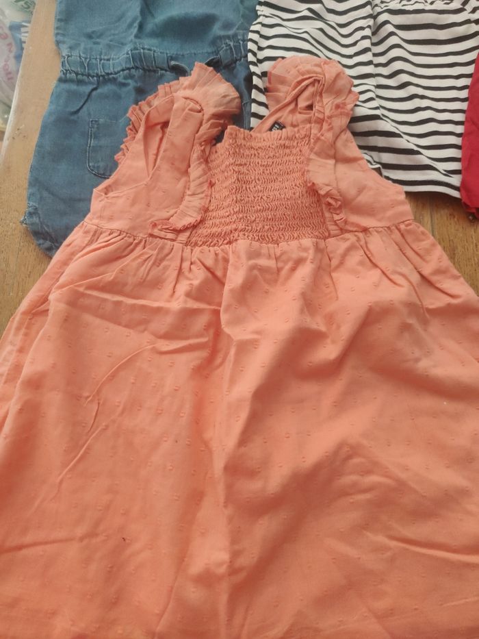 Lot 5 robes Kiabi 24 mois - photo numéro 3