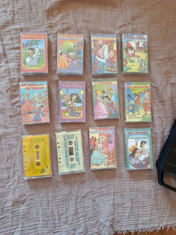 Lot d de 12 anciennes cassettes audio contes pour enfants