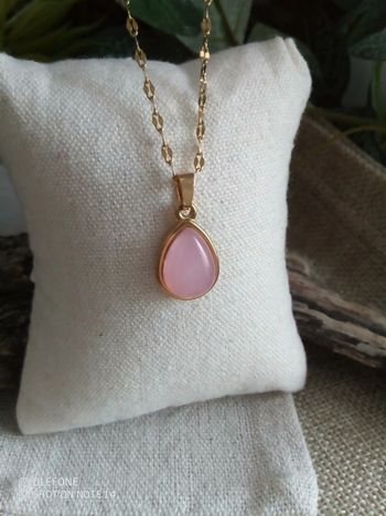 Collier pendentif pierre de quartz rose