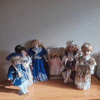 Lot 6 poupées de collection en porcelaine
