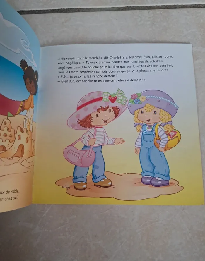 Livre Charlotte aux fraises à la plage en TBE - photo numéro 2