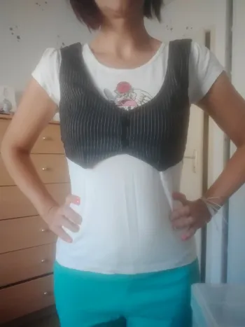 Haut 2 en 1 :  Tee shirt blanc et boléro noir. Femme. Kiabi. 
Taille M