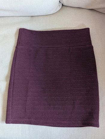 Jupe moulante bordeaux texturée neuve