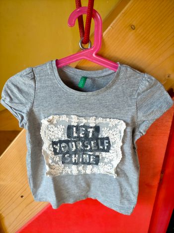 Joli tee-shirt Benetton 2 ans