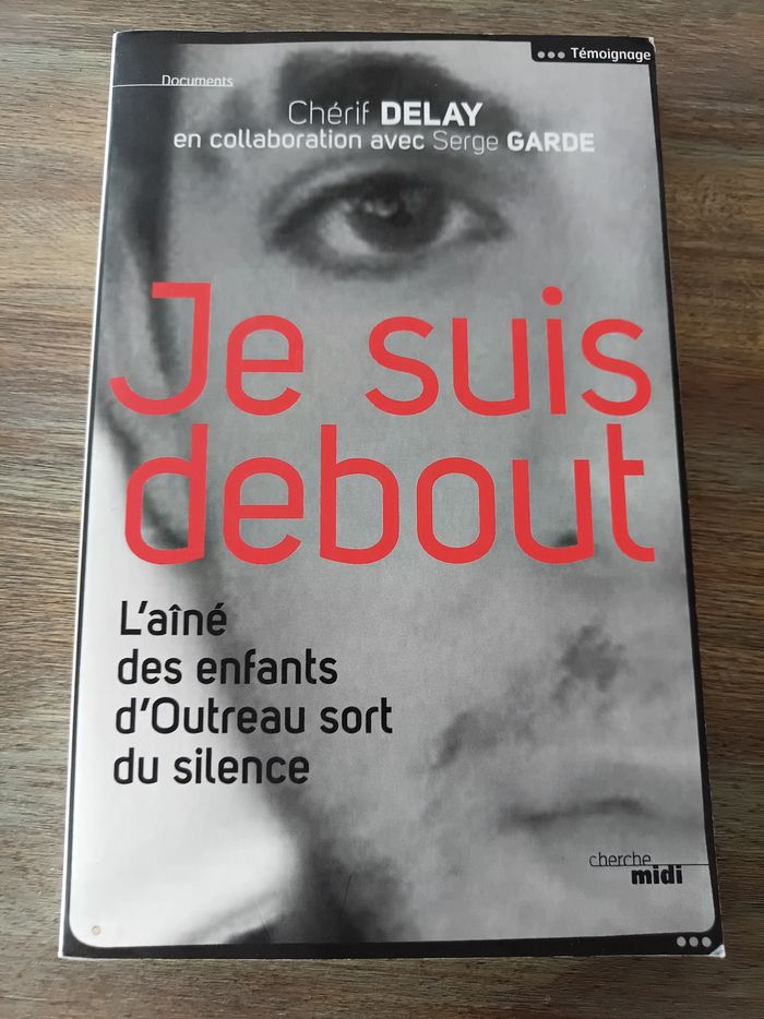 Je suis debout par Chérif Delay
