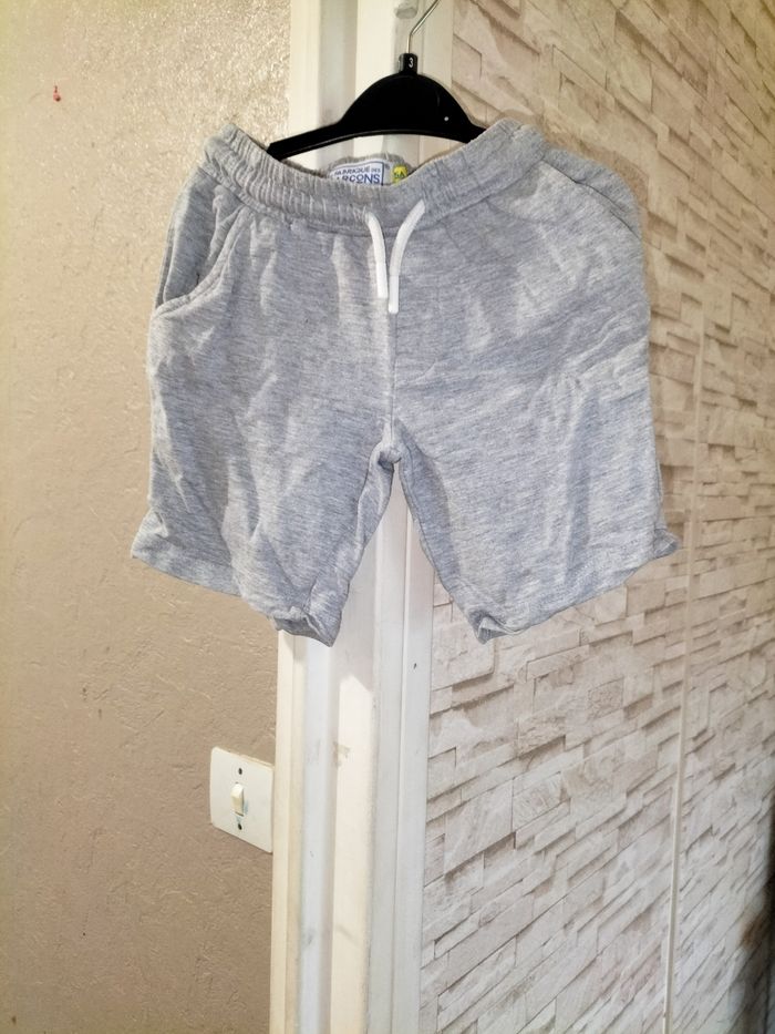 Short garçon taille 4-5 ans