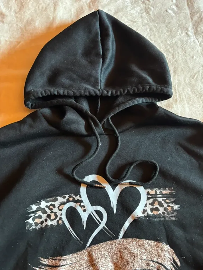 Sweat à capuche noir motif cœur Shein – Taille M 🖤 - photo numéro 4