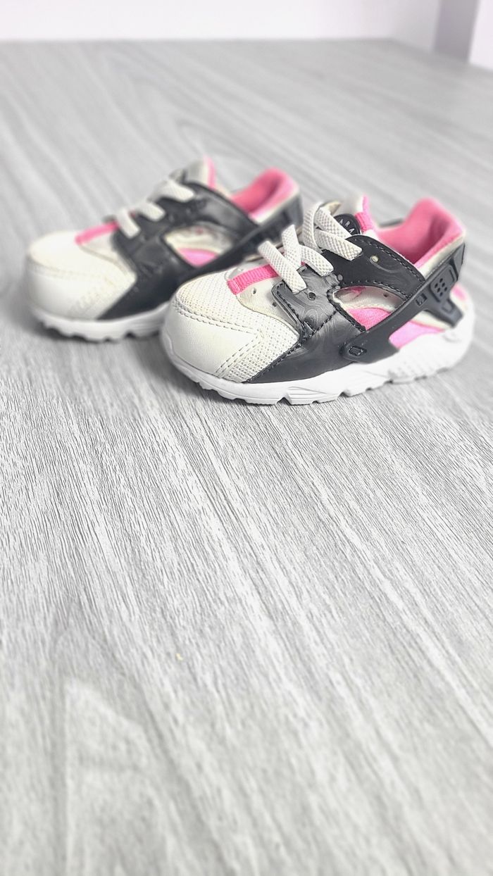Nike Huarache Bébé Rose Noir Blanche Taille 21 - photo numéro 9