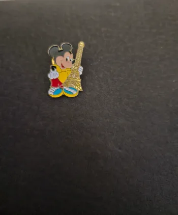 Pin's Mickey Tour Eiffel