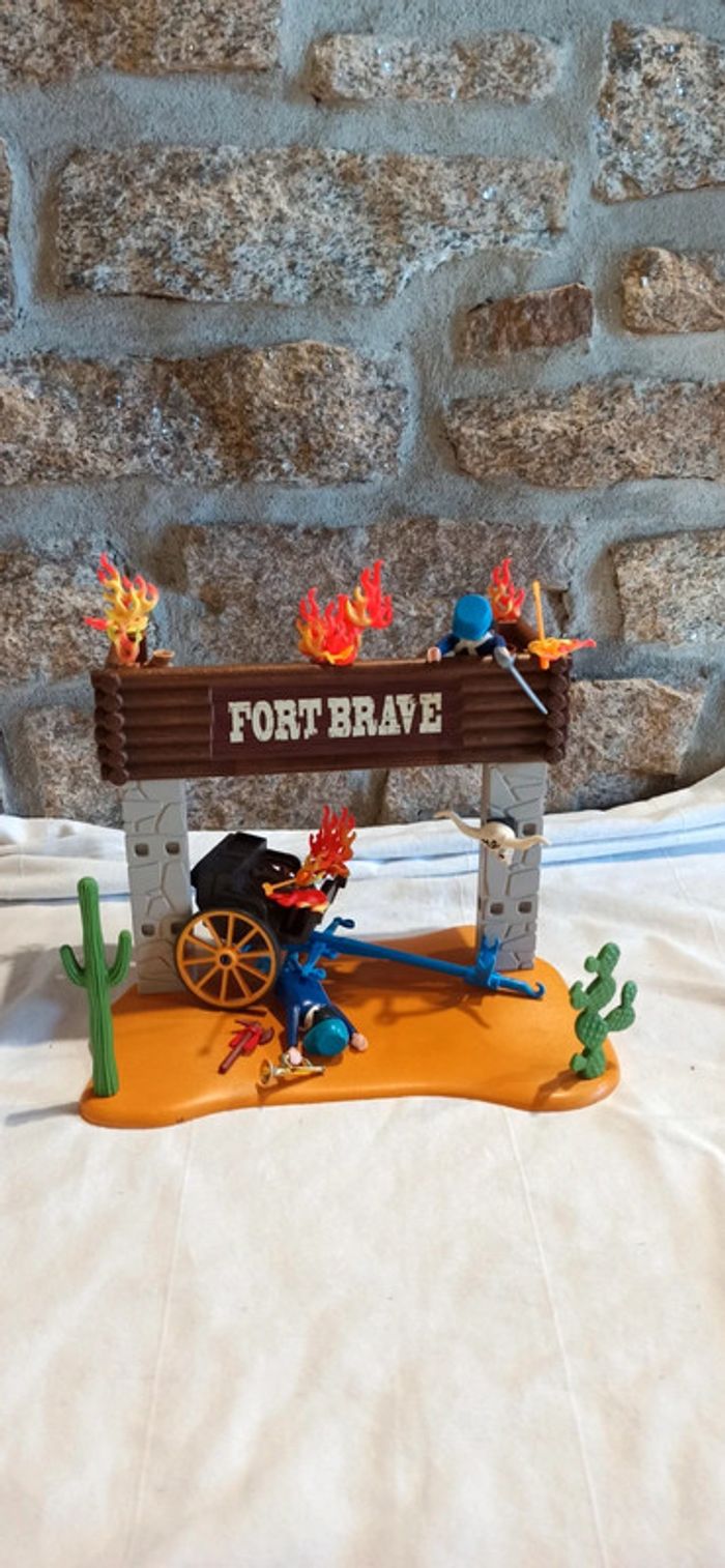 Entrée de fort avec nordistes attaqués playmobil - photo numéro 3