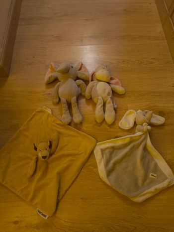 Lot de doudou et peluche