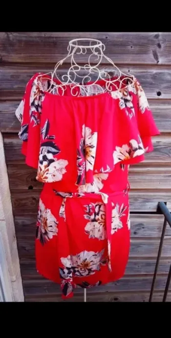 Robe manches courtes rouge fleurie avec sa ceinture S 36