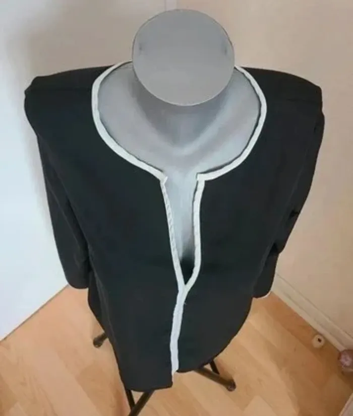 Blouse habillée noire liseré blanc 38 - photo numéro 2