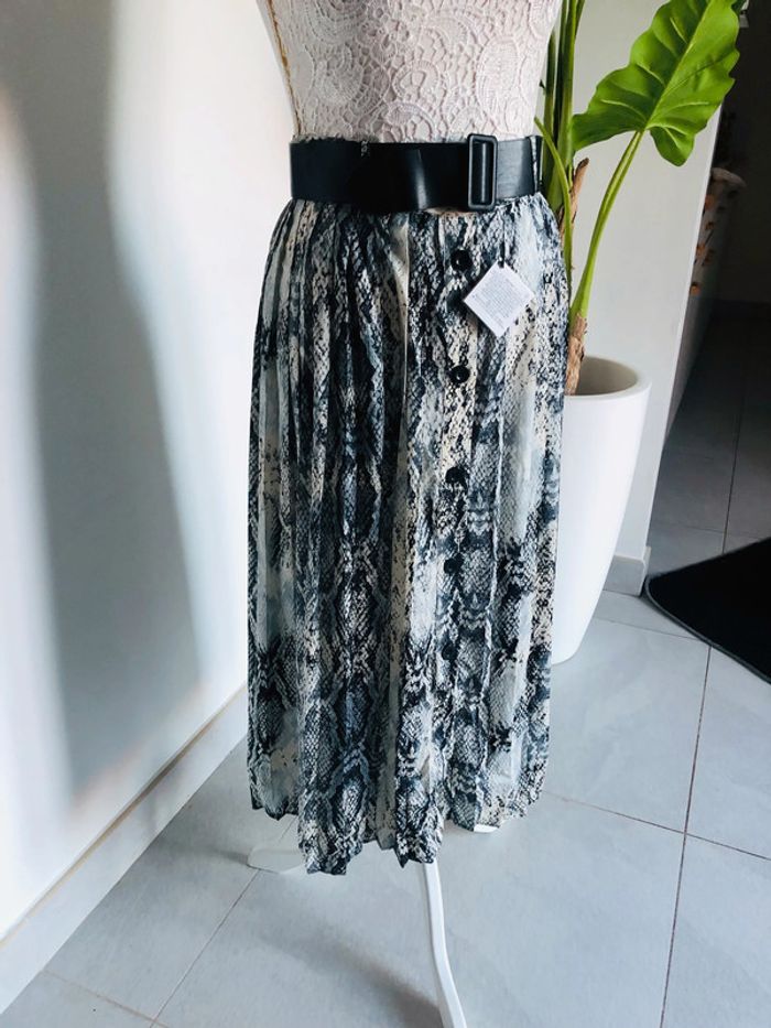 Jupe Zara neuve taille S - photo numéro 3
