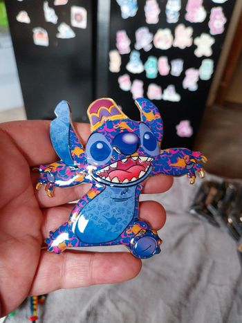 Pins Disney stitch crashes aladdin