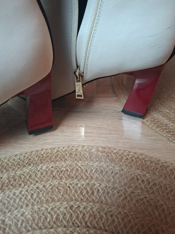 Bottines Gaudì blanches cuir – talon bordeaux – T.37 - photo numéro 13