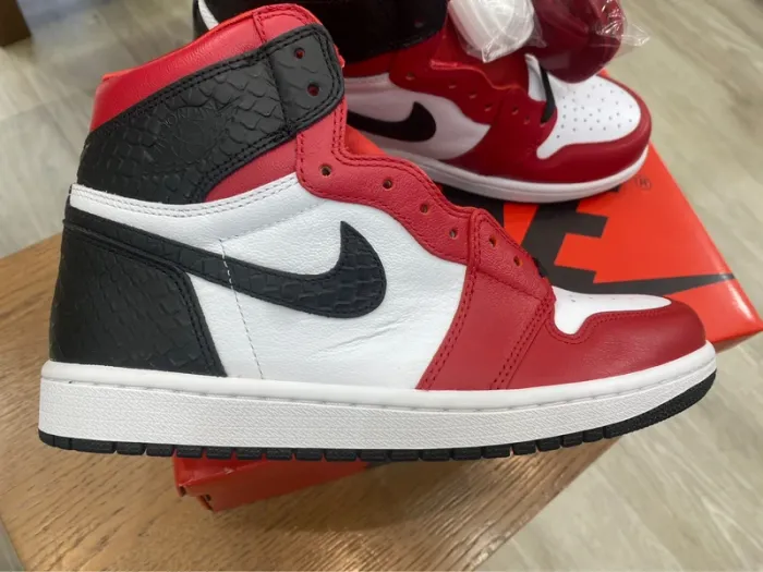 Jordan 1 high rétro snake Chicago wmns - 40eu - neuf - photo numéro 5
