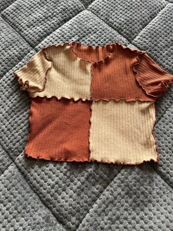 Teeshirt top court