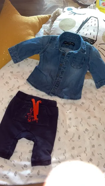 Chemise en jeans0/3 mois/ bas de jogging 1mois