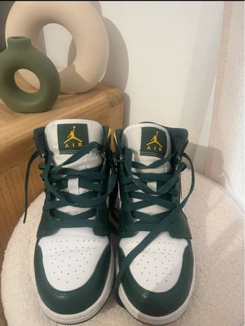 Air Jordan 1 mid Sonics