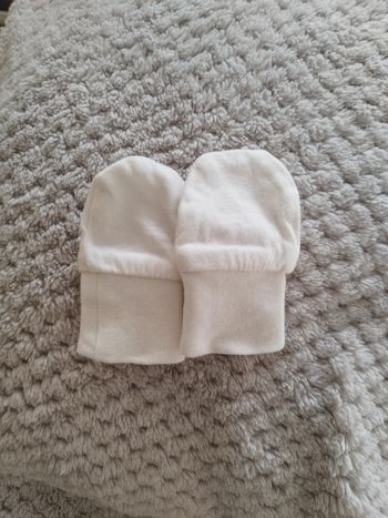 Gants hello i'm New here naissance