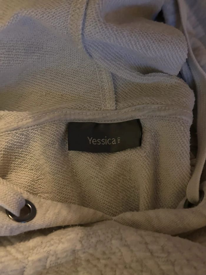 pull a capuche - photo numéro 3