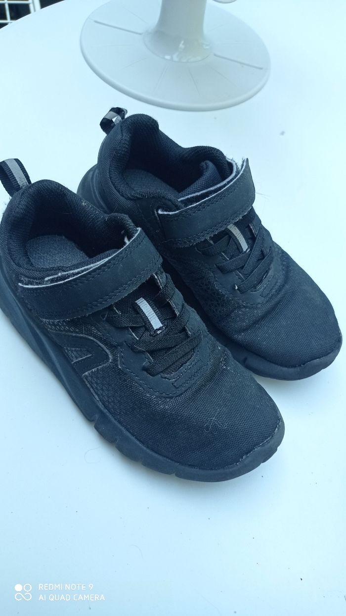 Baskets Decathlon couleur noir