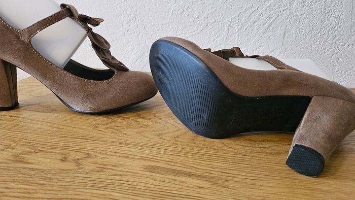 Belles chaussures à talons neuves pointure 35 - photo numéro 4