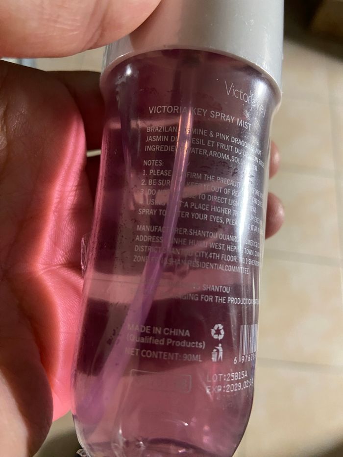 Brume Victoria Key 90 ml neuve - photo numéro 3