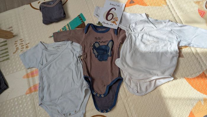 Lot 5 bodies 6 mois - photo numéro 5