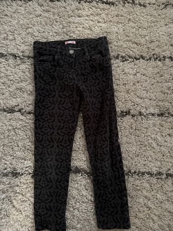 Pantalon dpam gris et noir 8 ans