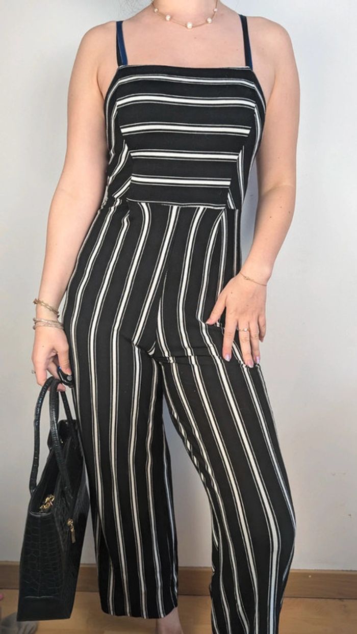 Combinaison à bretelles moulante rayée noire et blanche dos nu - photo numéro 4