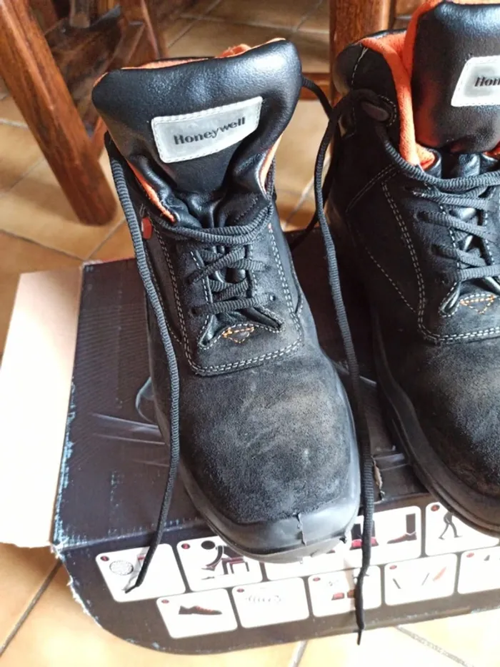 Paire de chaussures de sécurité taille 41 - photo numéro 2