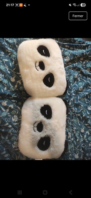 Lot de deux coussins panda maison du monde en parfait état comme neuf