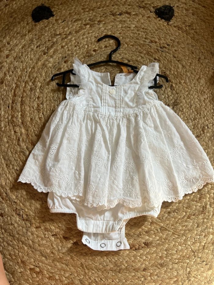 Magnifique, petite robe bébé