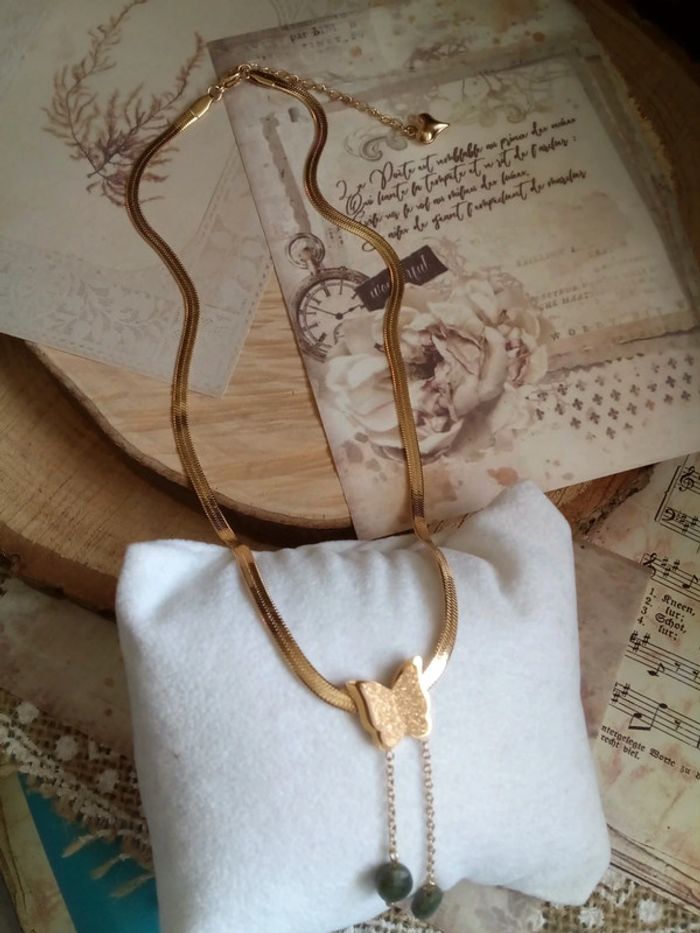 Collier papillon pierres de jade - photo numéro 3