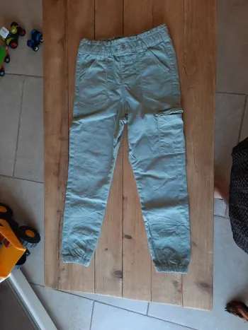 Pantalon style cargo