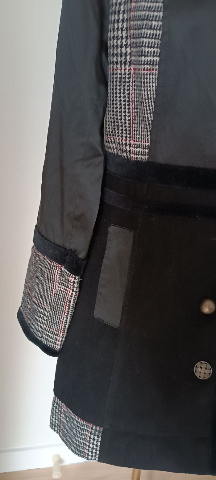 Manteau noir et carreaux. - photo numéro 4