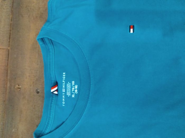 T-shirt Tommy Hilfiger vert garçon 16/18 ans – Manches courtes coton – Très bon état  Description : - photo numéro 2