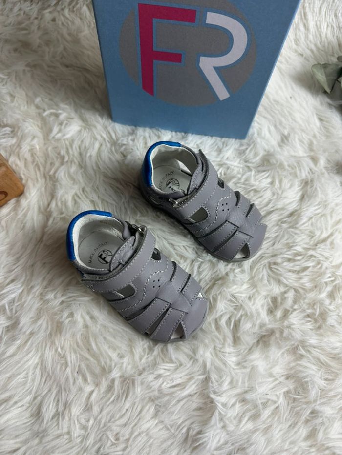 Paire de sandales grise Franco Romagnoli taille 18 - photo numéro 4